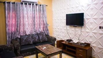 Apartment, 1 Bedroom | Desk, WiFi