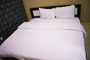 Apartment, 1 Bedroom | Desk, WiFi