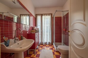 Apartment, 1 Schlafzimmer | Badezimmer | Dusche, Haartrockner, Handtücher