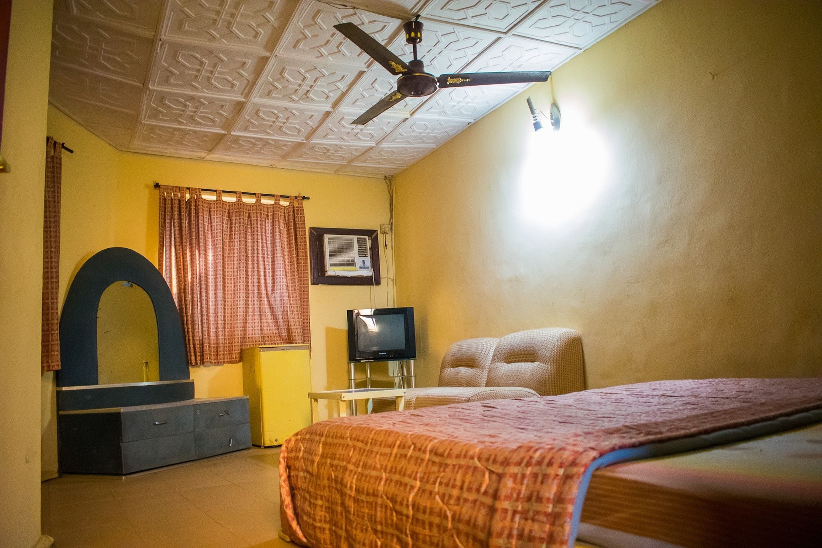 standard room | desk