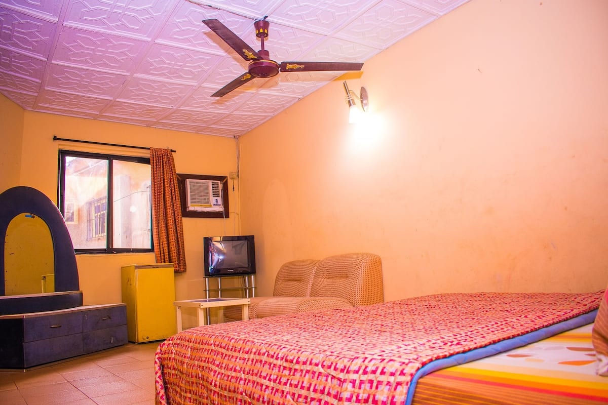 standard room | desk