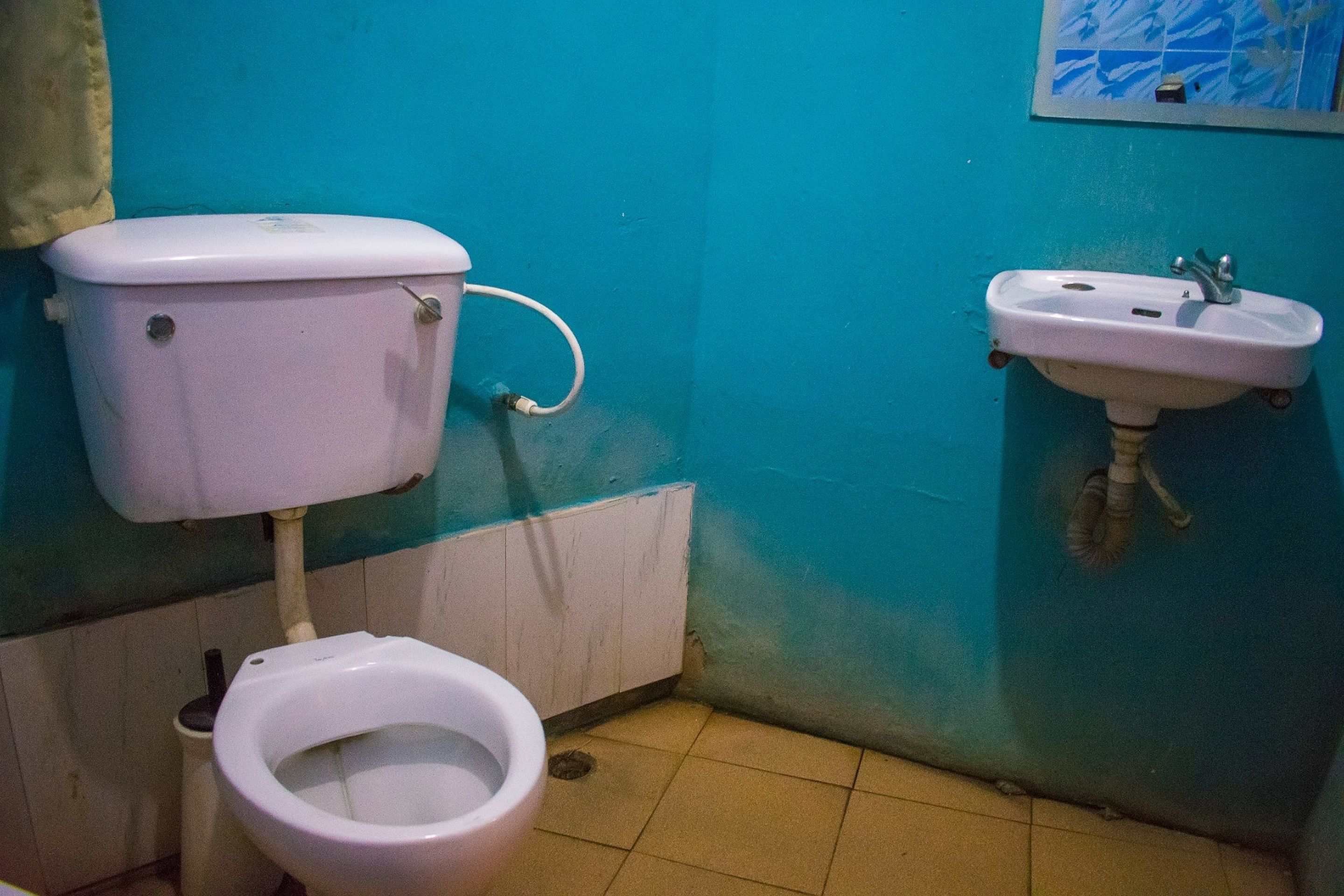 standard room | bathroom | shower, rainfall showerhead, free toiletries, towels