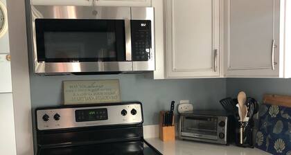 Renovated Cottage with nice yard and homey interior