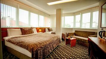 Minibar, coffres-forts dans les chambres, bureau, chambres insonorisées