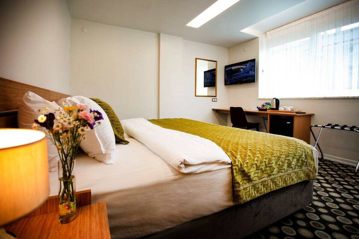 Deluxe Double Room | Minibar, in-room safe, desk, soundproofing