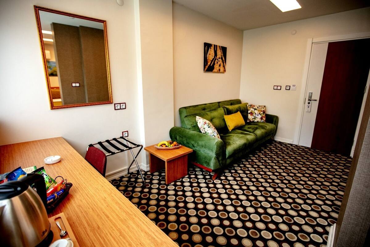 Junior Suite | Minibar, in-room safe, desk, soundproofing