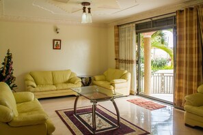 Coin salon dans le hall