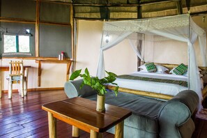Free WiFi, bed sheets - Elephant HAB Lodge (Kichwamba)