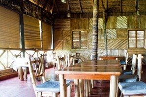 Free daily buffet breakfast - Elephant HAB Lodge (Kichwamba)