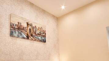 Apartamento empresarial, 2 camas Queen | 1 quarto, roupas de cama premium, ferros/tábuas de passar roupa