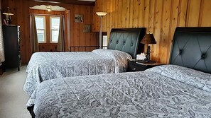 2 dormitoris, planxa i posts de planxar i un bressol de viatge 