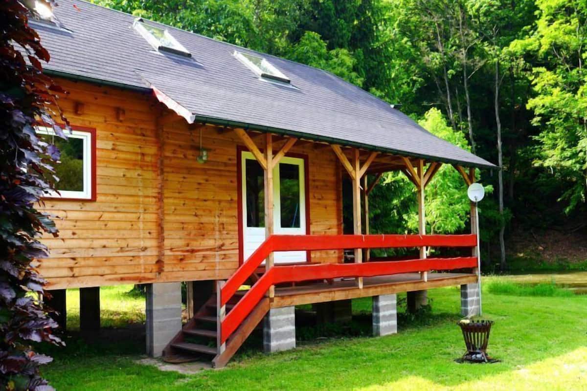 1 bedroom, individually decorated, individually furnished, desk