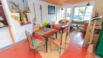 Tägliches inbegriffenes einheimisches Frühstück