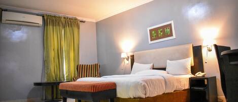 Coffres-forts dans les chambres, bureau, Wi-Fi gratuit, draps fournis