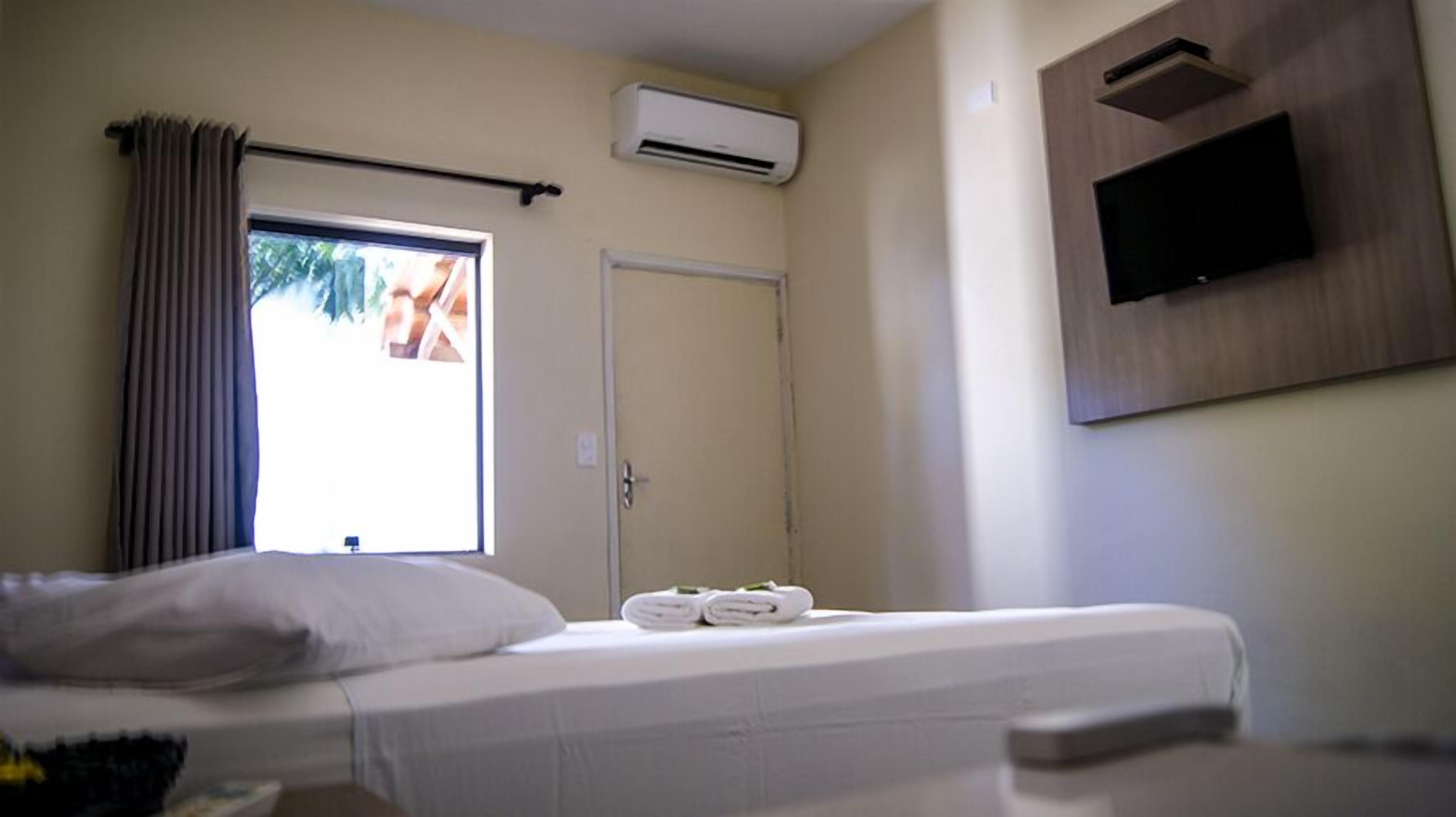 Minibar, iron/ironing board, free WiFi, bed sheets