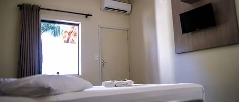 Minibar, iron/ironing board, free WiFi, bed sheets