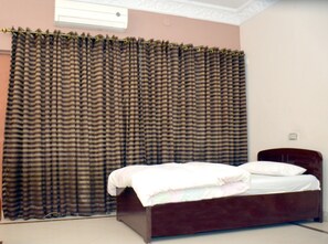 Deluxe Triple Room - New Shelton House (Islamabad)