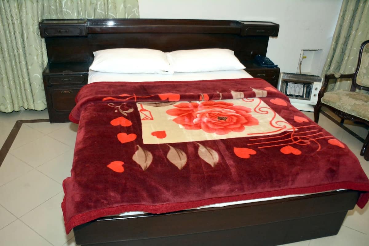 Standard Double or Twin Room | Desk, soundproofing, free WiFi