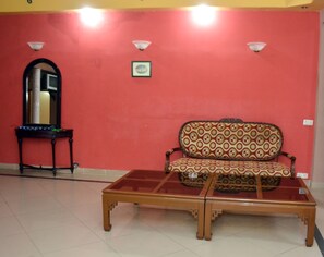 Standard Double or Twin Room | Desk, soundproofing, free WiFi - New Shelton House (Islamabad)