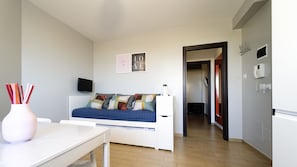 Apartment | 1 bedroom, premium bedding, desk, soundproofing