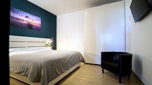 Apartment | 1 bedroom, premium bedding, desk, soundproofing