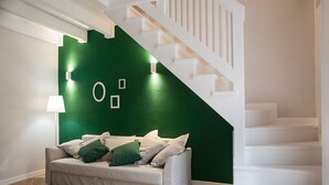 A staircase with white railings and a green accent wall. - Relais al Museo (Naples)