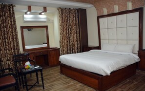 ห้องเอ็กเซกคิวทีฟดับเบิล | โต๊ะทำงาน, Wi-Fi ฟรี