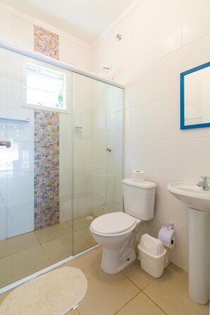 Shower, free toiletries, hair dryer, towels - Suites Prime (Ubatuba)