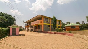 Pintu masuk properti