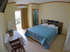 Minibar, desk, laptop workspace, blackout curtains - Rohedama Hotel (Guaratingueta)