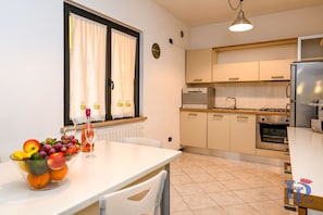 City Apartment, 2 Bedrooms, Kitchen | Private kitchen
