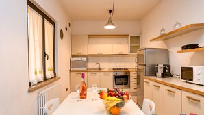 City appartement, 2 slaapkamers, keuken | Privékeuken