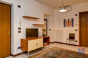 City-Apartment, 1 Schlafzimmer, Küche, Stadtblick | Fernseher