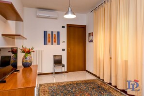 Appartement Ville, 1 chambre, cuisine, vue ville | Salle de séjour