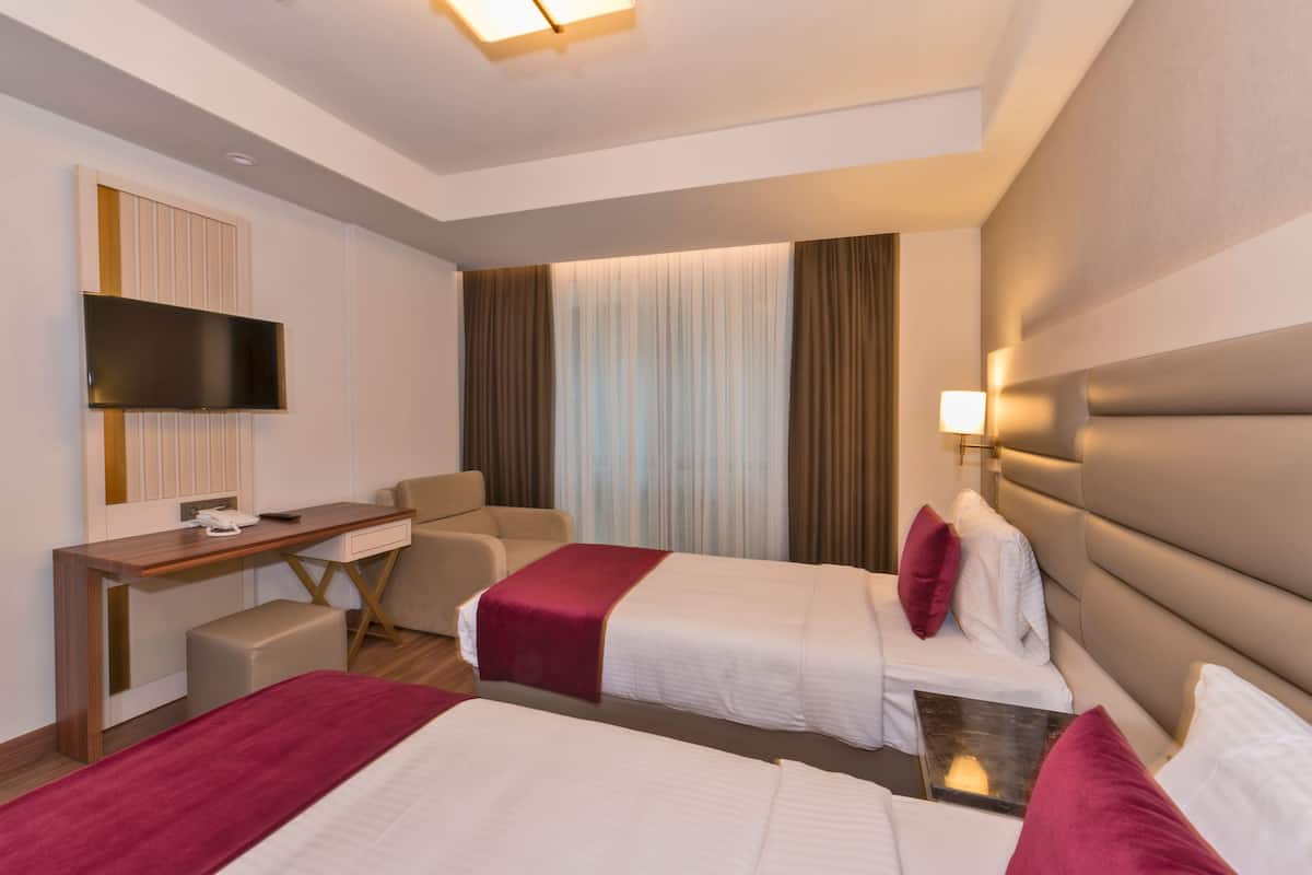 Family Connection Room | 2 bedrooms, minibar, in-room safe, desk