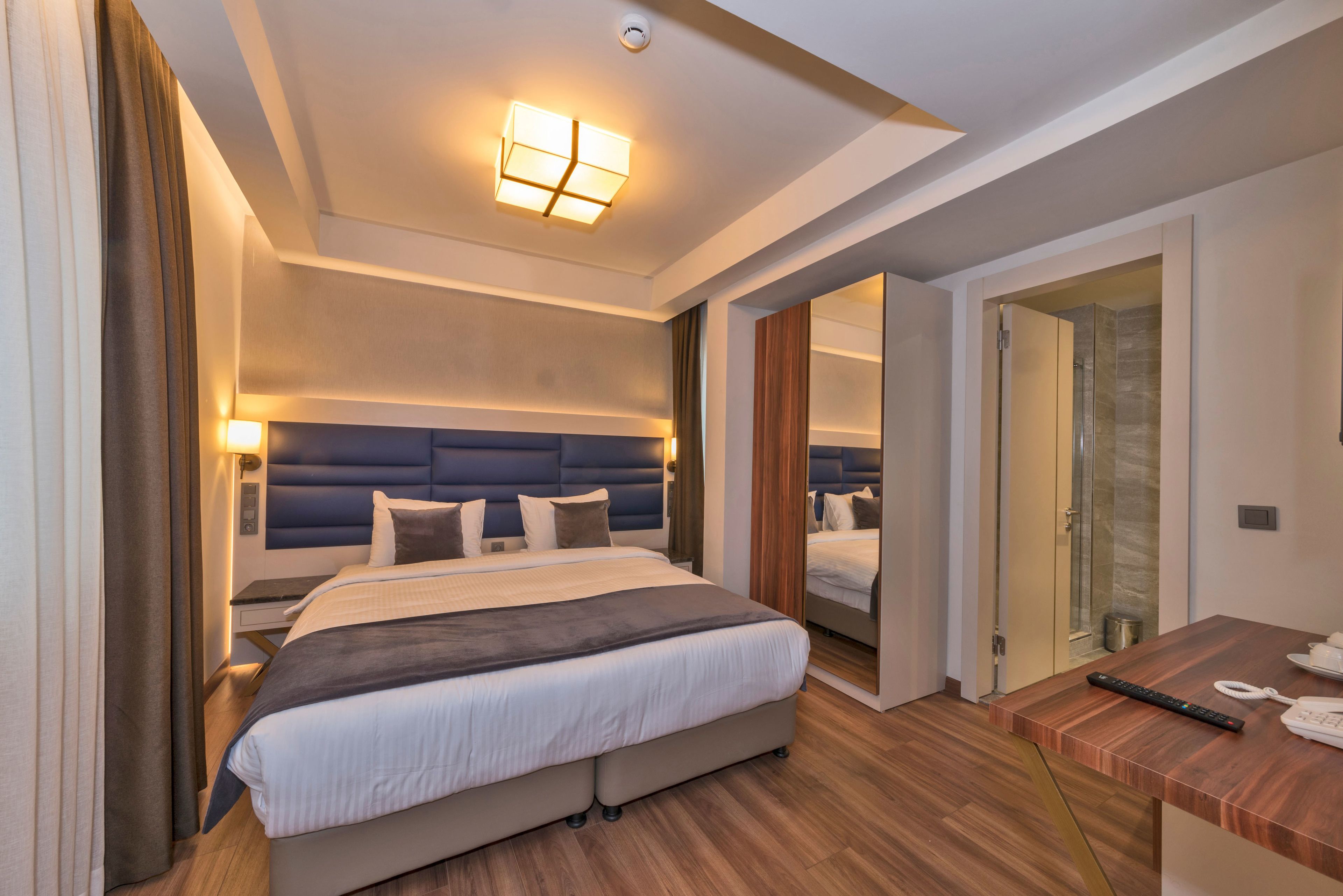 standard single room | 2 bedrooms, minibar, in-room safe, desk