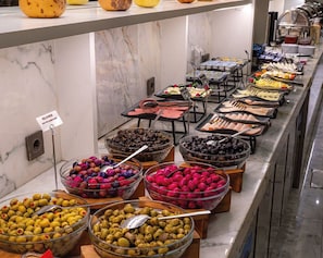 Café da manhã continental todos os dias mediante uma taxa