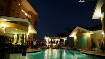 Indoor pool, pool loungers