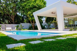 Outdoor pool - Hotel Nicte (Managua)