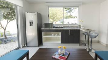 Studio Suite Superior, 1 Tempat Tidur Queen | Brankas, meja kerja, kedap suara, dan setrika/meja setrika