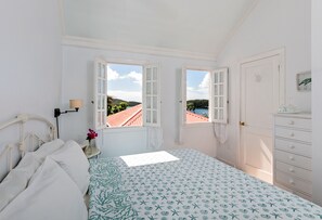 Superior Room, 1 King Bed, Harbour View