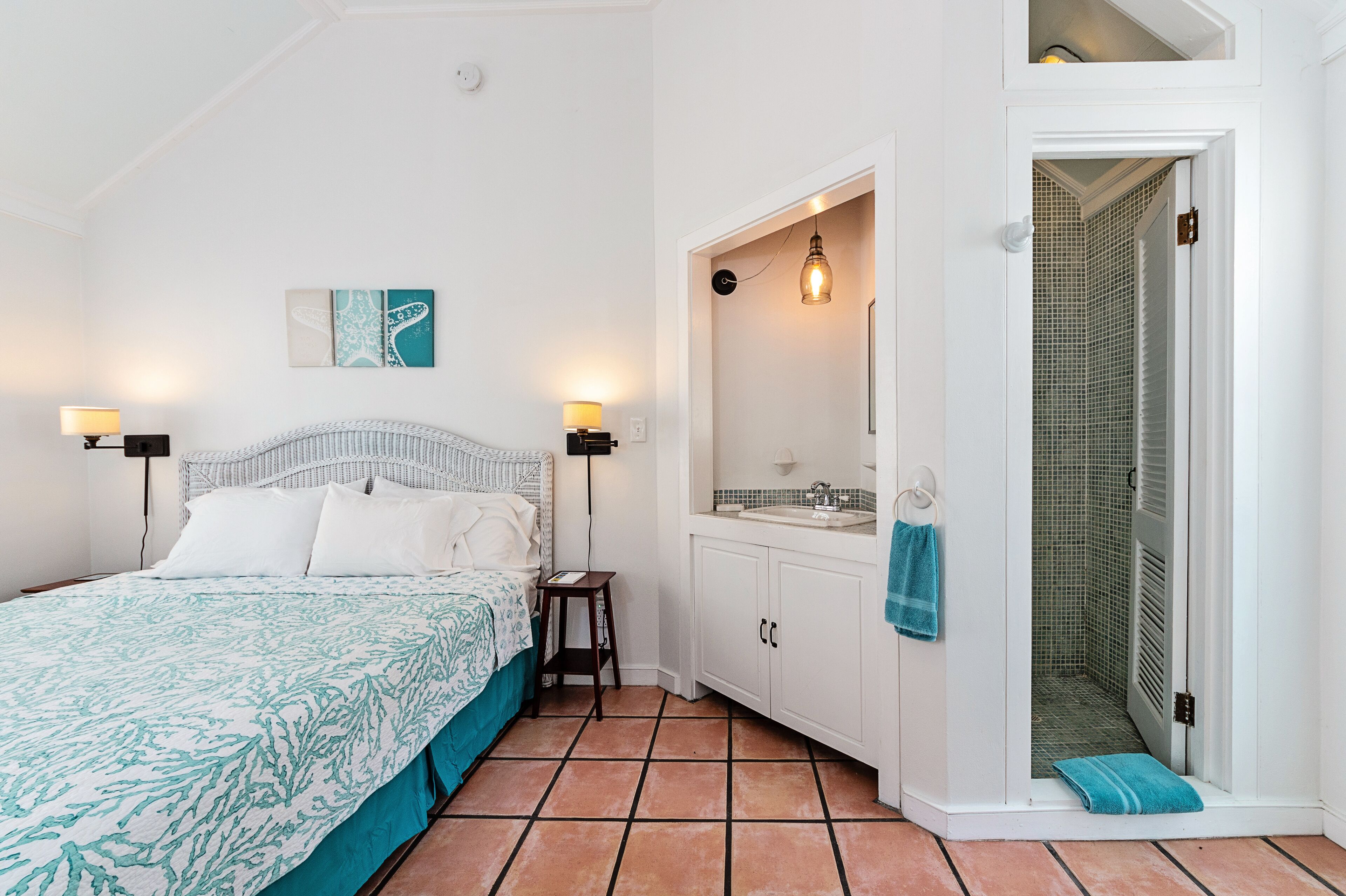 premium room, 1 king bed, balcony, harbour view | 1 bedroom, premium bedding, in-room safe, individually decorated