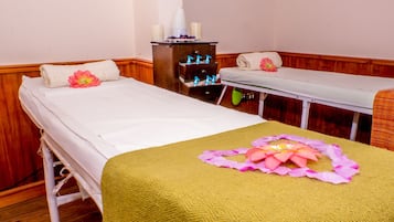 Couples treatment rooms, sauna, hot tub, steam room, Turkish bath