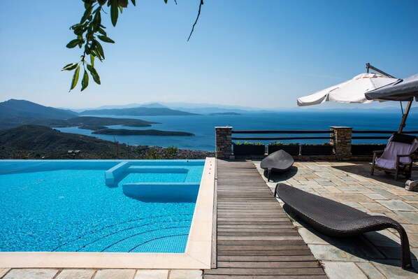 Außenpool, Infinity-Pool