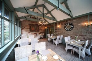 Restaurant - Weston Hall (Stafford)