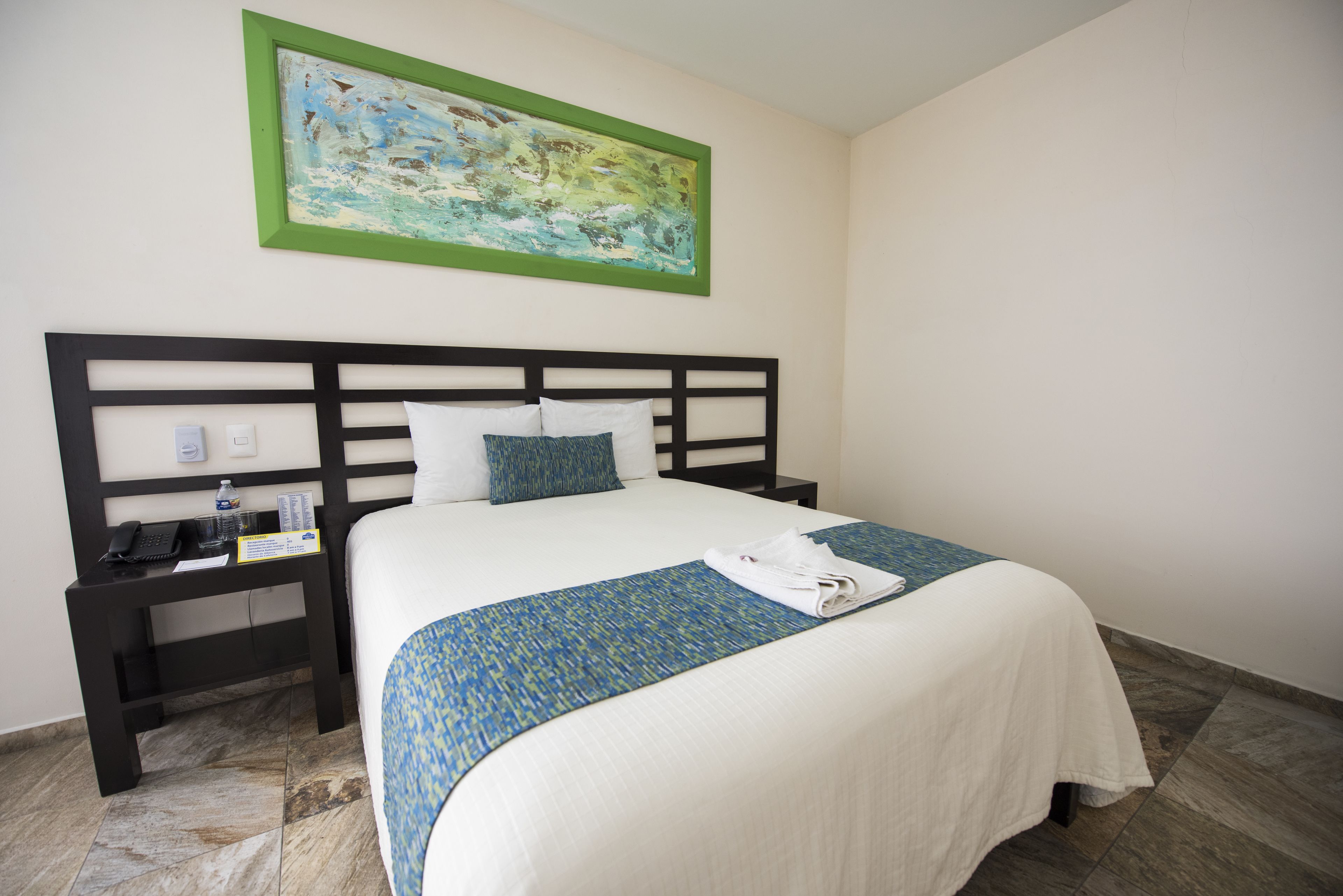 Habitación ejecutiva | Ropa de cama de alta calidad y minibar 