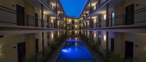 Outdoor pool, sun loungers