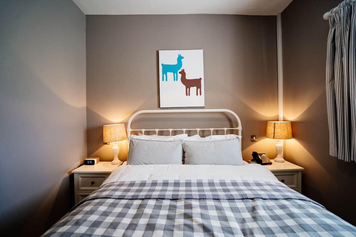 Ropa de cama de alta calidad y escritorio