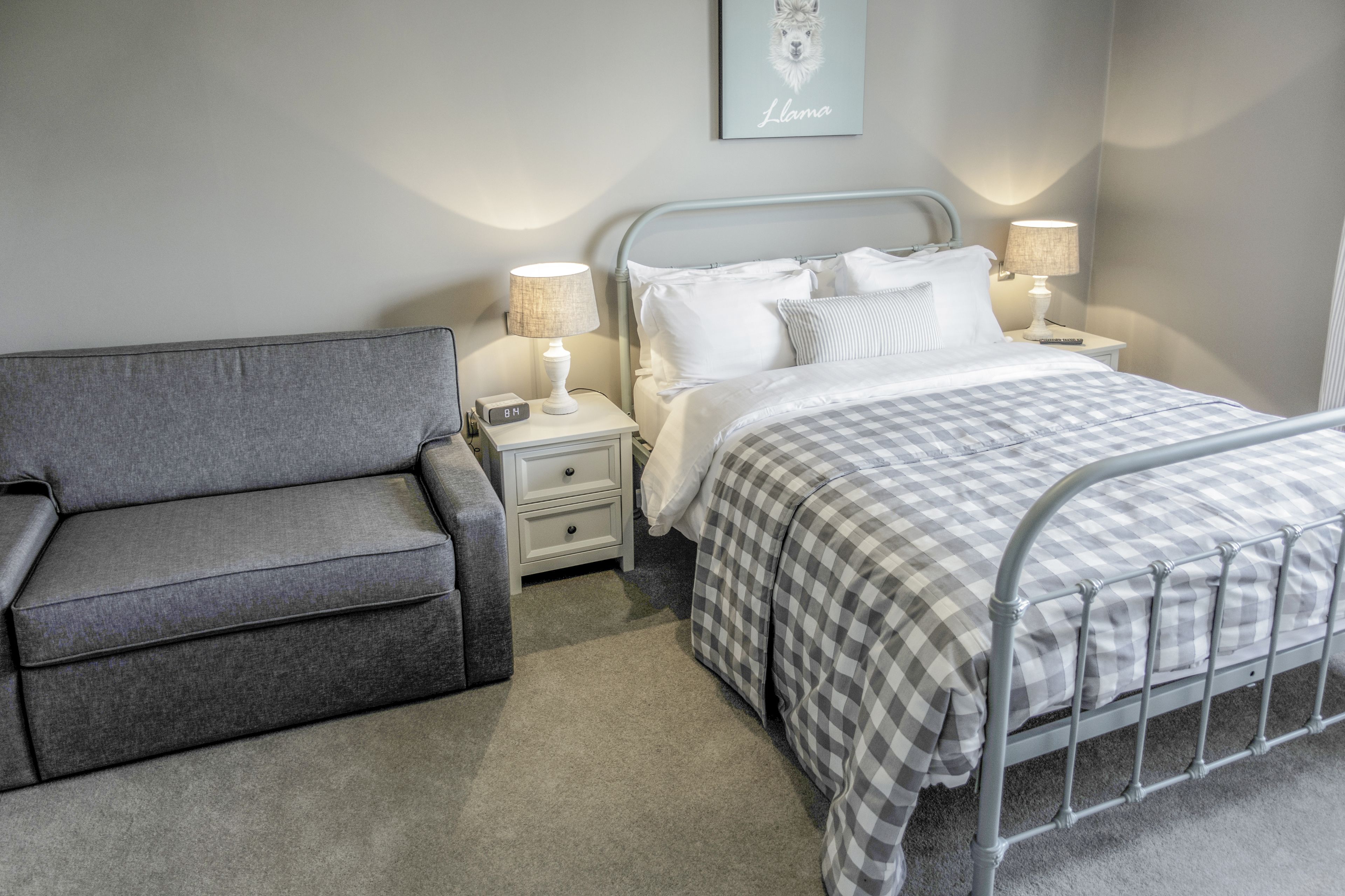 double room (medium ) | premium bedding, desk, iron/ironing board, free wifi