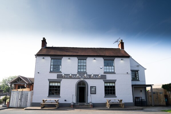 Front of property - Saracens Head (Stafford)